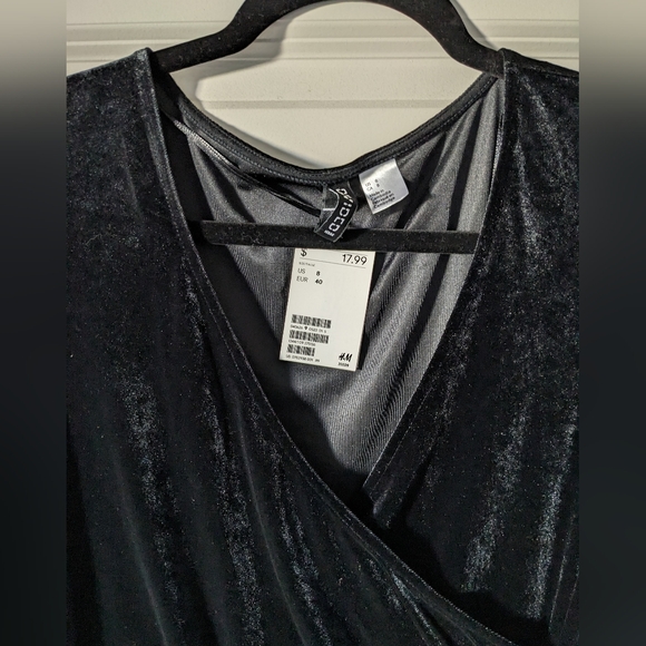 H&M Black Faux Velvet Wrap Dress - Picture 4 of 6